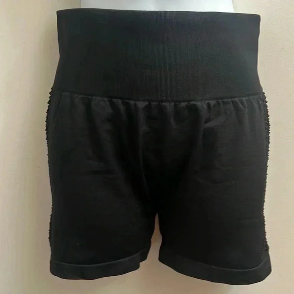 Halara Seamless Flow High Waisted Cut Out Ruched Yoga Biker Shorts - Medium - Picture 5 of 10